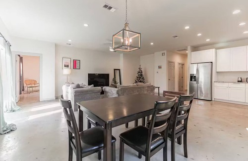 South Dallas - Fair Park House | Fresh and Clean 3 Bedroom Home Away from Home, right by Downtown Dallas