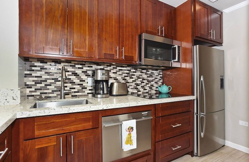 Waikiki Condo | Fresh Contemporary/Hawaiian Decor w/AC, Washer/Dryer, Wi-Fi, Pool, Parking!