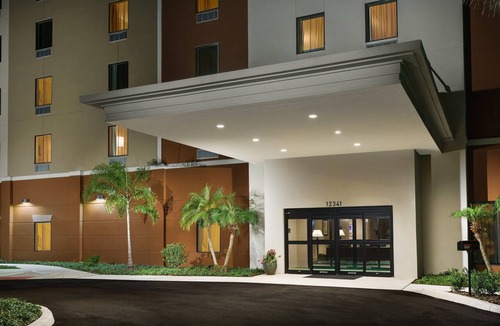 Florida Central Atlantic Coast Apartment | Fresh King Studio Suite | Full Kitchen & Outdoor Pool | 2.4 mi to Disney Springs