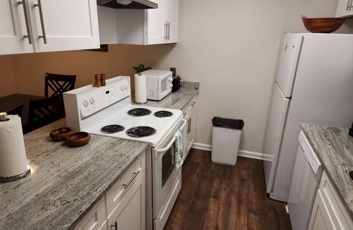 Tallahassee Apartment | Fresh & Luxe! Comfyiest beds in Midtown!