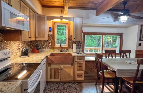 Bartlett House | Freshly done, Quiet & very comfortable house in the heart of the White Mountains