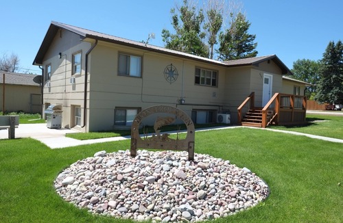 Cascade Apartment | Freshly Remodeled 2 Bedroom, Full Kitchen, living Room Suite, in Cascade unit #2