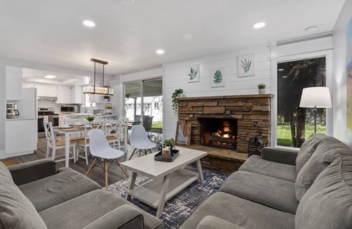 West Valley House | ☆Freshly Updated Home Fast WIFI Smart TV 2 Parks☆