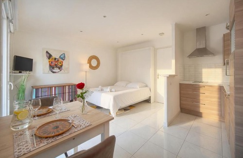 Le Suquet Apartment | FRGK "Elegant studio CLEMENCEAU terrace WIFI HIGH-SPEED "