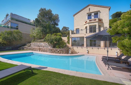 La Croix des Gardes Villa | FRGK Villa Mathis Cannes - Luxury, Ocean View & Pool