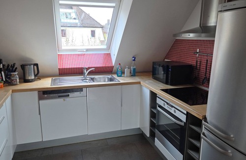 Pfersee Apartment | FRIDA - rooftop palace, near the city center, main station and Wertach Park