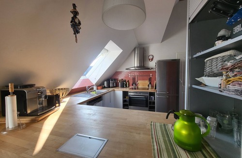 Pfersee Apartment | FRIDA - rooftop palace, near the city center, main station and Wertach Park