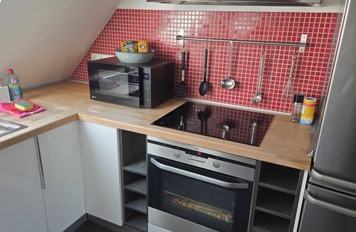 Pfersee Apartment | FRIDA - rooftop palace, near the city center, main station and Wertach Park