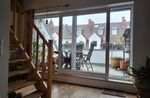 Pfersee Apartment | FRIDA - rooftop palace, near the city center, main station and Wertach Park