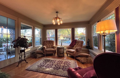Lodi House | Friedberger Manor - Enjoy Downtown Elegance - 3b/2.5ba - June Promotion!