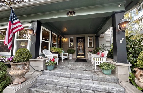 Lodi House | Friedberger Manor - Enjoy Downtown Elegance - 3b/2.5ba - June Promotion!