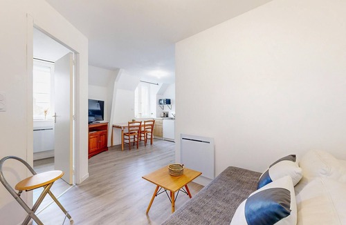 Ecartelee-Bonabry-Orieres-Paron Apartment | Friendly and functional apartment in the heart of the town of Fougeres.