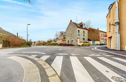 Ecartelee-Bonabry-Orieres-Paron Apartment | Friendly and functional apartment in the heart of the town of Fougeres.