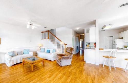 Audubon Place House | Friendly Duplex with Full Kitchen Central AC Washer Dryer & High-Speed WiFi