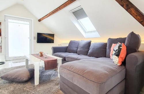 Dersdorf Apartment | Friendly Home - "Helles Dachstudio" Köln Bonn Phantasialand