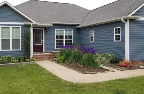 Inman House | Frog Haven on Lake Bowen