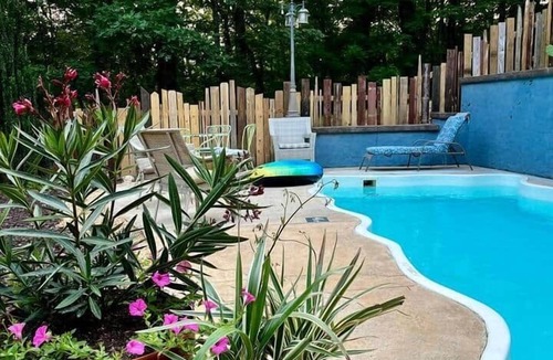 Ellijay House | Frog Pond Hollow Lodge Private private pool/lake