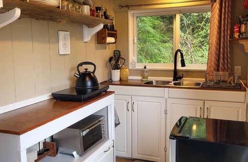 Stillwater Cottage | Frolander Bay Resort - Tiny Cottages