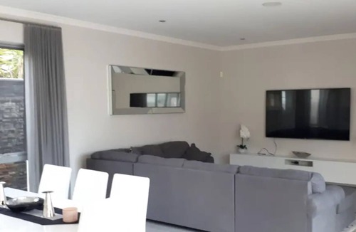 North Coogee House | FROM $316 Stunning Coogee Beach Getaway near Fremantle W.A!!