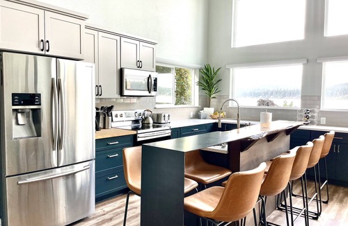 Loon Lake House | From Sunrise to Sunset - Escape to Loon Lake, Brand-New Stunning Home. Sleeps 12