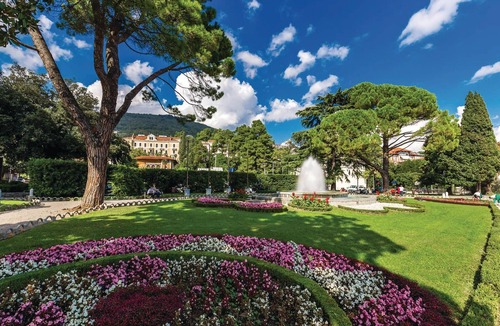 Sarsoni Apartment | From the classically furnished apartment CKO330 you have a beautiful view of the sea and Opatija.