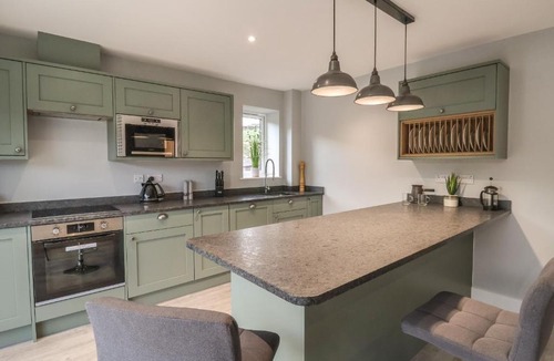 Ruthin House | Fron Haul - Robin Goch