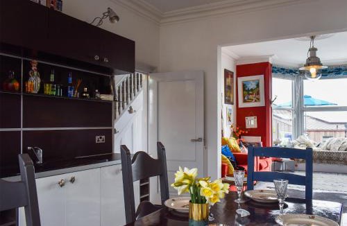 Dovercourt House | Fronks House