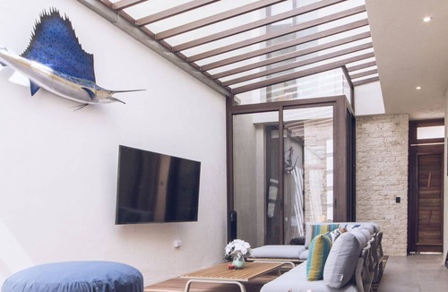 Miramar House | Front Beach House For Families