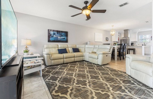 Sunnyside Villa | Front Beach Rd. Gulf Escape 4BR - 4.5BA