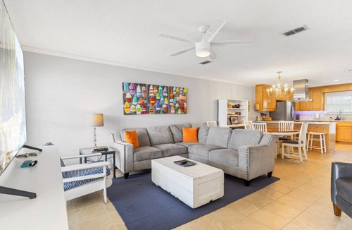 Sunnyside Villa | Front Beach Rd. Gulf Escape 4BR - 4.5BA