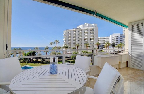Marbella Seafront Promenade Apartment | Front line beach apartment 2 bedr