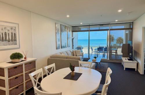 Victor Harbor Apartment | Frontage Apartments- 3Bedroom Central Seaview Escape