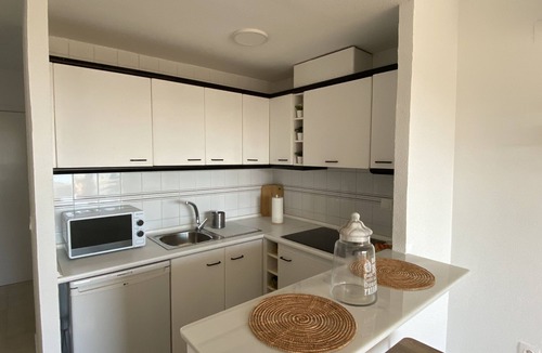 Mil Palmeras Apartment | Frontbeach Studio FREE POOL/WIFI couples spot