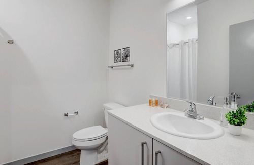 Downtown Lincoln Apartment | Frontdesk | 1 BR Apt by UNL Outdoor Adventures