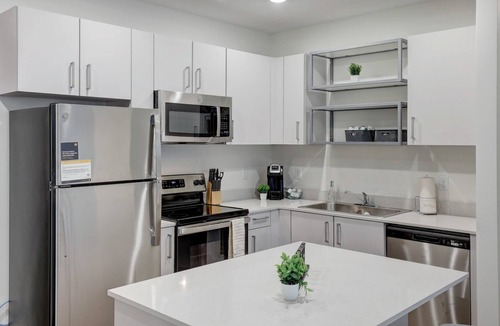 Downtown Lincoln Apartment | Frontdesk | 1 BR Apt by UNL Outdoor Adventures