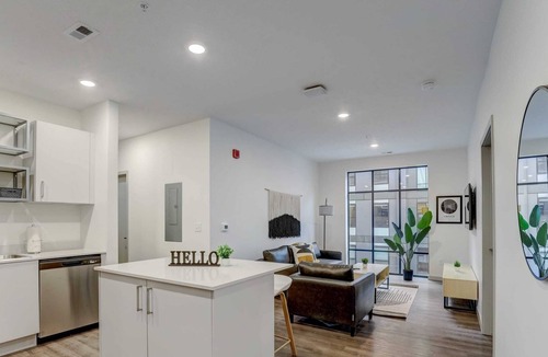 Downtown Lincoln Apartment | Frontdesk | 1 BR Apt by UNL Outdoor Adventures