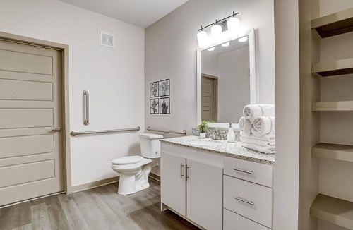 Forest Park Apartment | Frontdesk | 1 BR Apt near Avondale Park