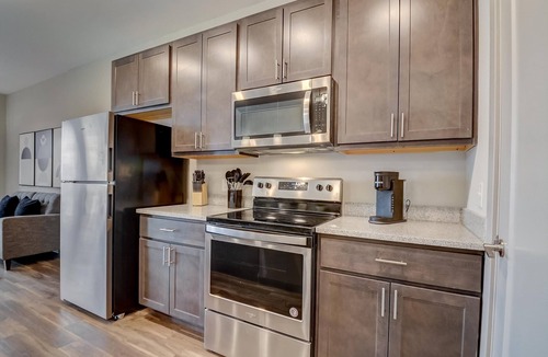 Broad Ripple Apartment | Frontdesk | 1 BR Apt by The Vogue Theatre