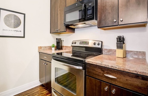 Cole-Noble District Apartment | Frontdesk | 1 BR Apt by Soldiers Monument