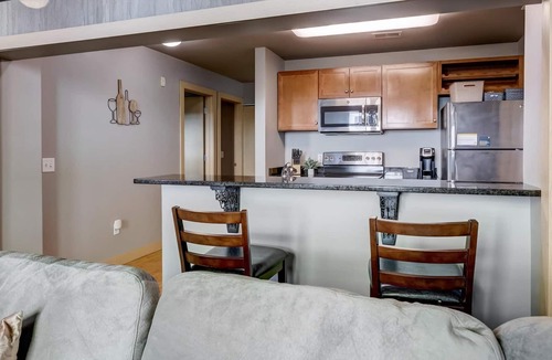Downtown Lincoln Apartment | Frontdesk | 3 BR Apt by Historic Haymarket