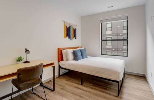 Downtown Lincoln Apartment | Frontdesk | 4 BR Apt close to Mahoney Golf Course