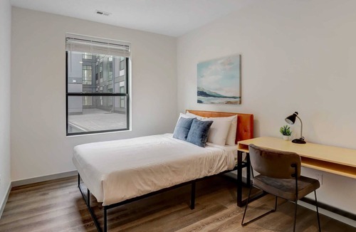 Downtown Lincoln Apartment | Frontdesk | 4 BR Apt close to Mahoney Golf Course