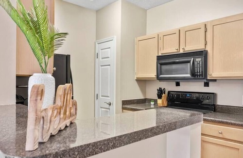 North Shore Apartment | Frontdesk | Bright 1 BR Close to Downtown