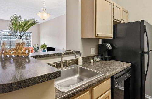 North Shore Apartment | Frontdesk | Bright 1 BR Close to Downtown