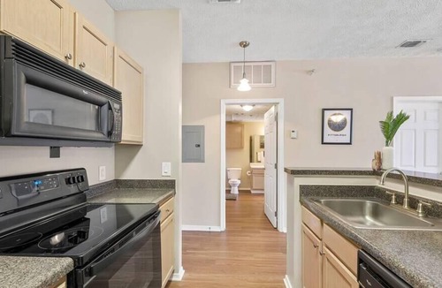 North Shore Apartment | Frontdesk | Bright 1 BR Close to Downtown