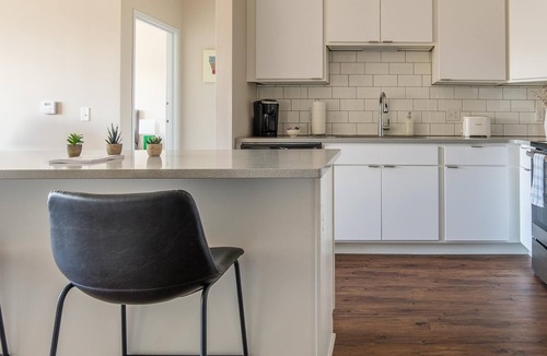 Ames Apartment | Frontdesk | Bright and Airy 2BR Suite