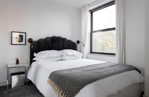 Hyde Park Apartment | FRONTDESK Comfy 2 BR Apt by Hyde Park Art Center