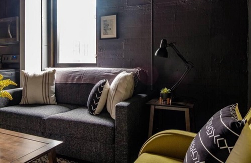 Strip District Apartment | Frontdesk | Modern 1BR Apt in the Strip District