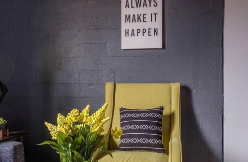 Strip District Apartment | Frontdesk | Modern 1BR Apt in the Strip District