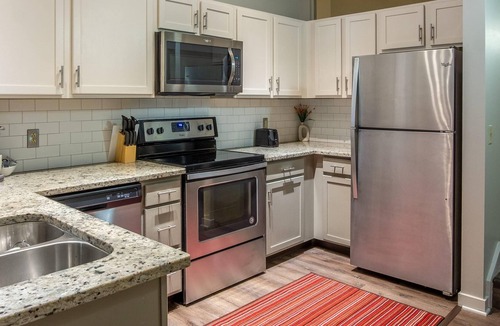 North Shore Apartment | Frontdesk | Modern 2 BR near Historic District